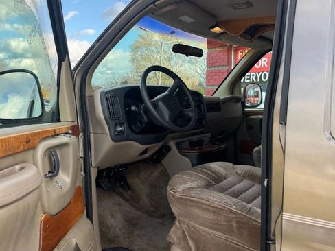 Used 1999 Chevrolet Express 1500 w/ Convenience Pkg image 12