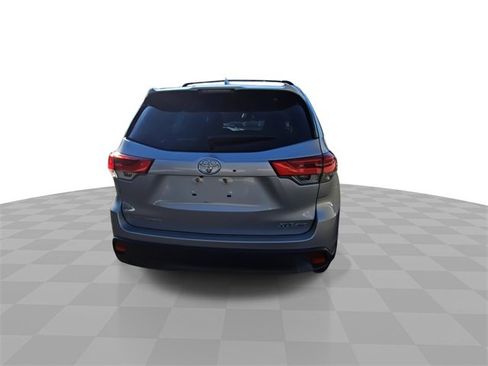 Used 2019 Toyota Highlander SE image 7