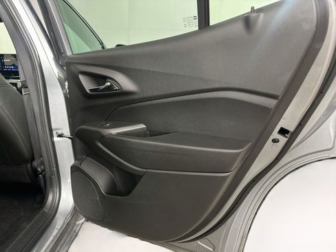 Used 2025 Chevrolet Trax LT w/ LT Convenience Package FWD image 27