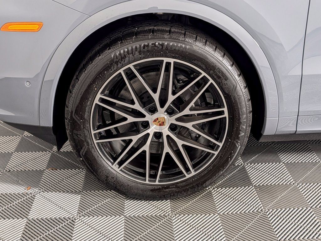 New 2026 Porsche Cayenne Coupe AWD/4WD image 11