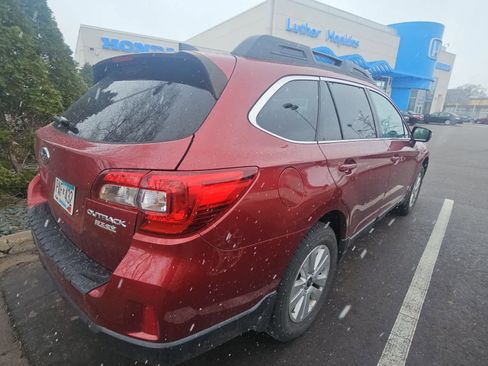Used 2017 Subaru Outback 2.5i Premium image 3