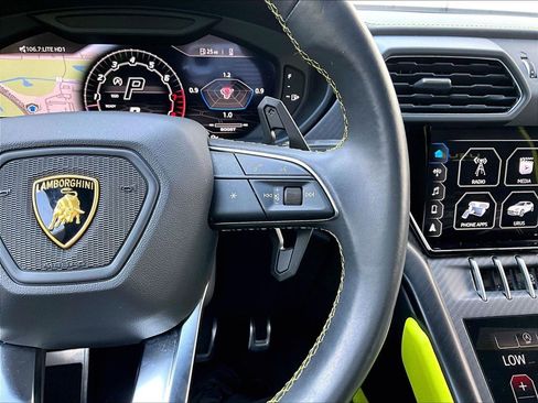 Used 2022 Lamborghini Urus AWD/4WD image 24