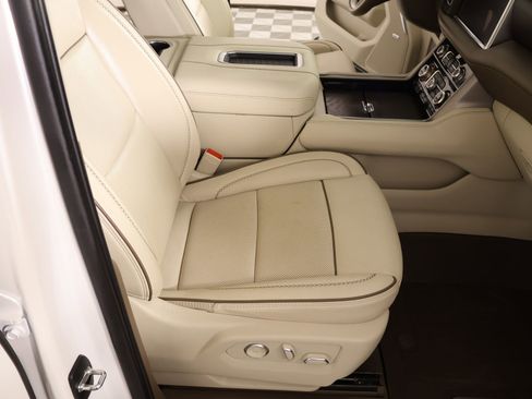 Used 2023 GMC Yukon Denali w/ LPO, Floor Liner Package image 15