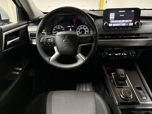 Used 2024 Mitsubishi Outlander ES AWD/4WD image 11