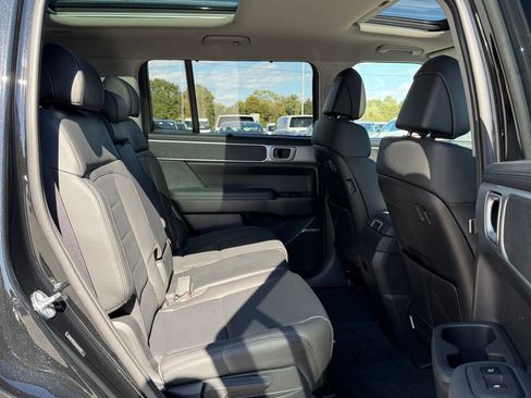 Used 2025 Hyundai Santa Fe Limited image 31