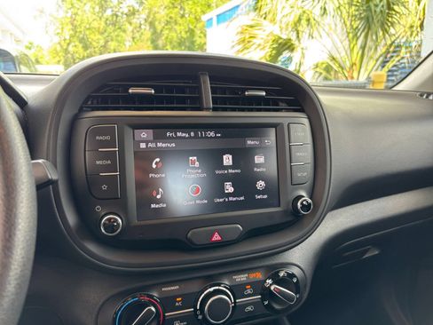 Used 2025 Kia Soul LX w/ LX Technology Package FWD image 20