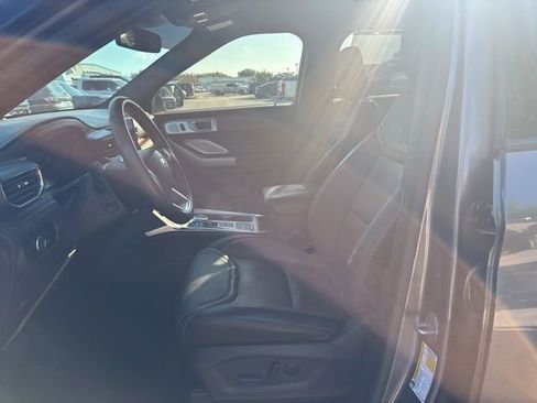 Used 2023 Ford Explorer King Ranch w/ Technology Package image 9