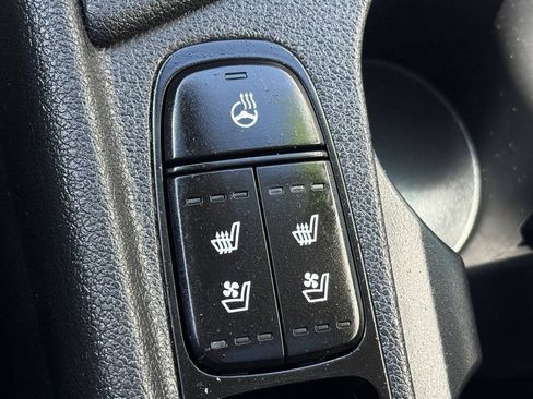 Used 2018 Kia Niro Touring FWD image 14