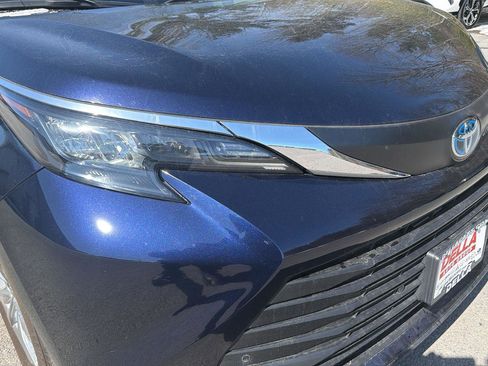 Used 2025 Toyota Sienna XLE w/ XLE Plus Package image 4