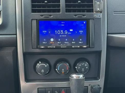 Used 2009 Jeep Liberty Sport AWD/4WD image 11