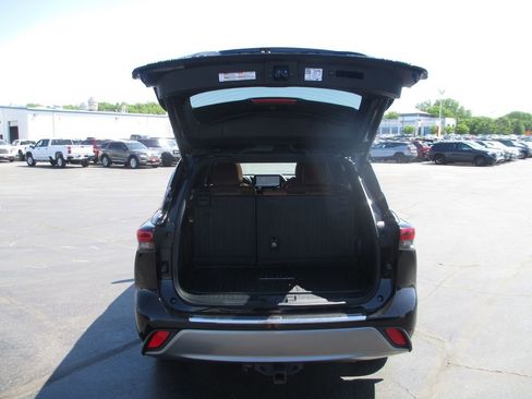 Used 2023 Toyota Highlander Platinum AWD/4WD image 7