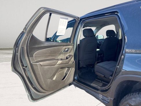 Used 2020 Chevrolet Traverse LT image 18