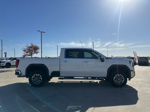 Used 2024 GMC Sierra 2500 SLT w/ SLT Premium Package image 7