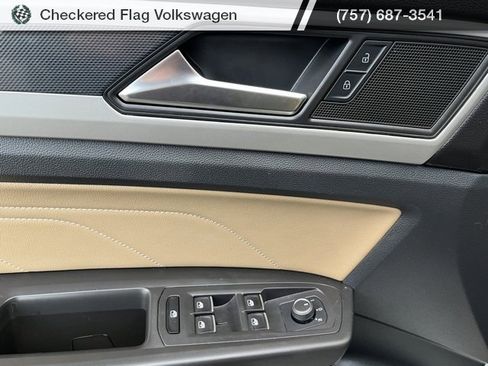 Used 2022 Volkswagen Atlas Cross Sport SE image 16