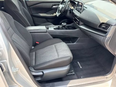 Used 2025 Nissan Rogue SV FWD image 13