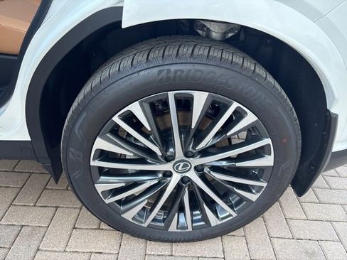 Used 2026 Lexus RX 350 w/ Convenience Package image 9