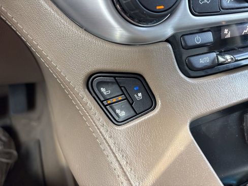 Used 2019 GMC Yukon XL SLT w/ Premium Edition image 7