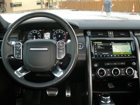 Used 2018 Land Rover Discovery HSE AWD/4WD image 37