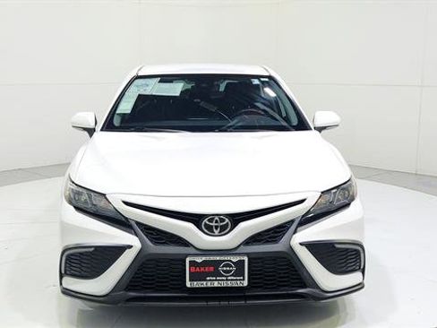 Used 2022 Toyota Camry SE image 2