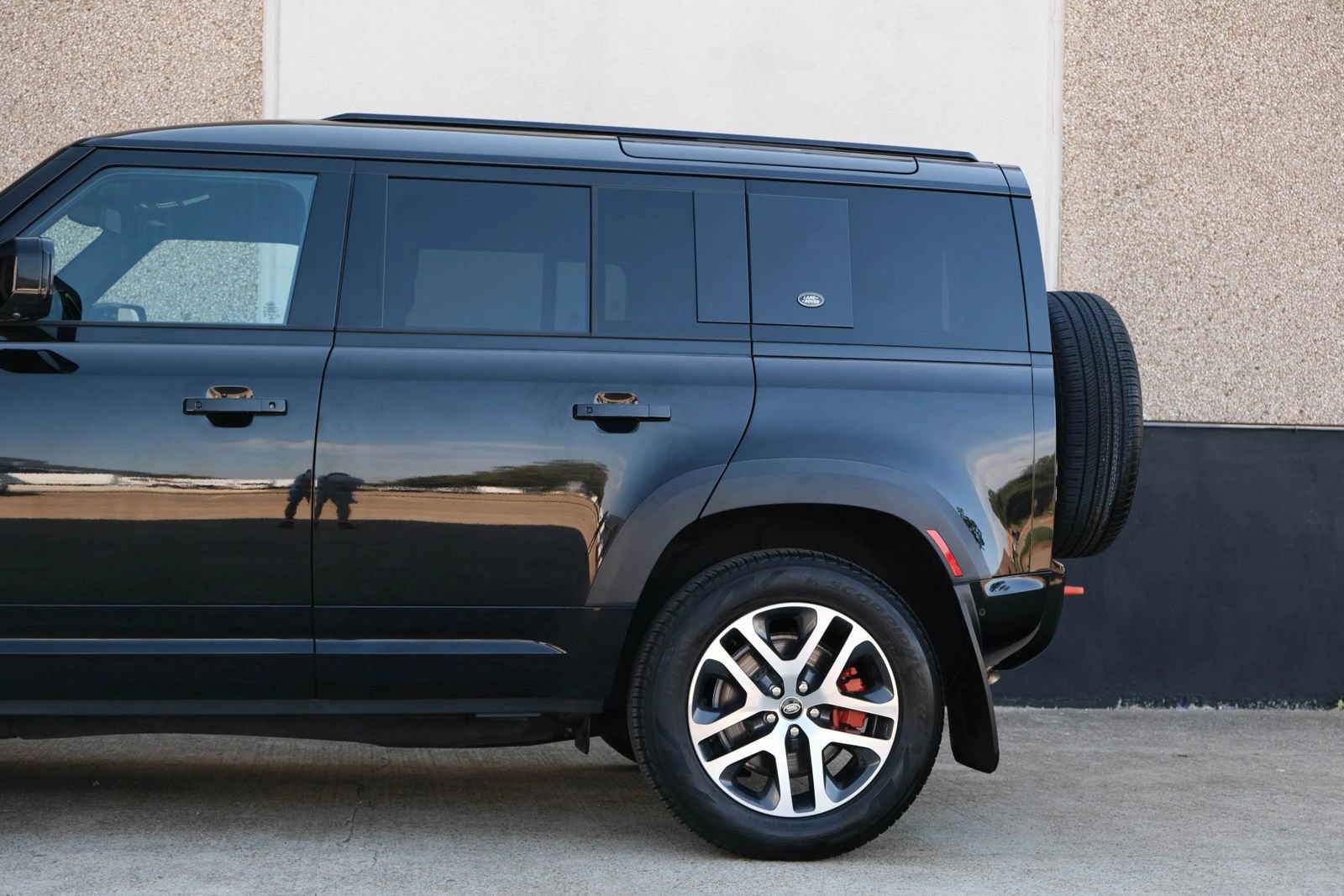 Used 2023 Land Rover Defender 110 X AWD/4WD image 8