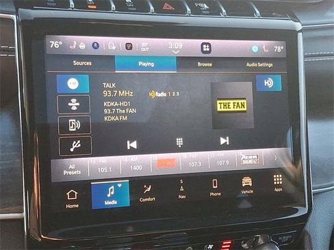 Used 2022 Jeep Grand Cherokee Overland w/ Luxury Tech Group IV image 19