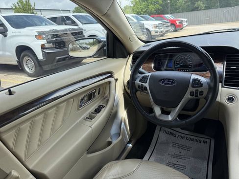 Used 2013 Ford Taurus Limited FWD image 19