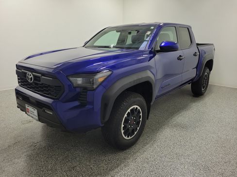 Certified 2024 Toyota Tacoma TRD Off-Road AWD/4WD image 2