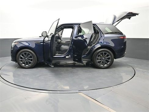 Used 2023 Land Rover Range Rover Sport SE Dynamic image 29
