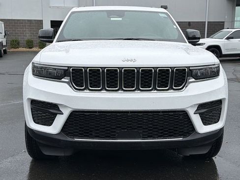New 2026 Jeep Grand Cherokee Laredo AWD/4WD image 15