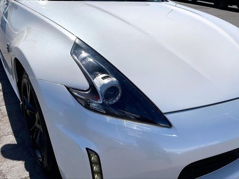 Used 2020 Nissan 370Z Coupe RWD image 23