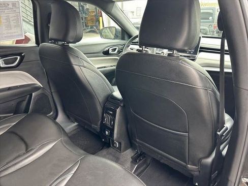 Certified 2025 Jeep Compass Limited AWD/4WD image 30