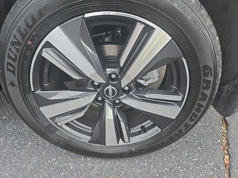 Used 2025 Nissan Rogue SL image 40