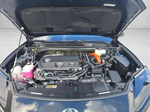 Certified 2025 Toyota Crown Signia image 22