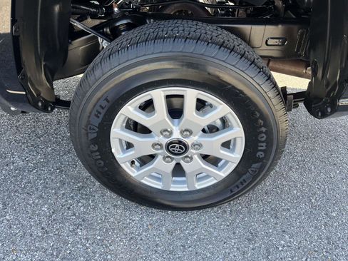 Used 2024 Toyota Tacoma SR AWD/4WD image 6