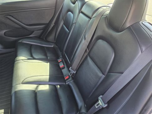 Used 2022 Tesla Model 3 image 16