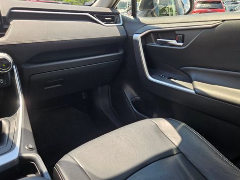 Used 2021 Toyota RAV4 XLE FWD image 11