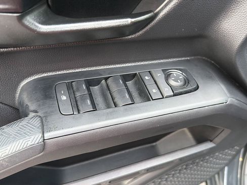 Certified 2025 Toyota Tacoma SR5 AWD/4WD image 31