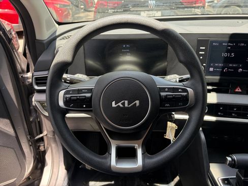 Used 2025 Kia Sportage LX FWD image 25