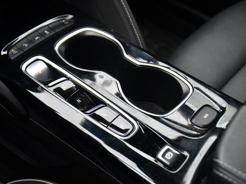 Used 2021 Buick Envision Essence w/ Technology Package I image 32