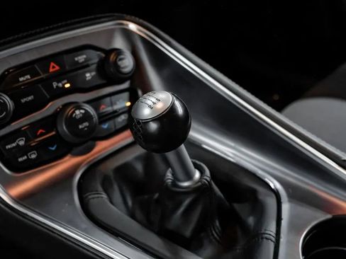 Used 2017 Dodge Challenger R/T RWD image 30