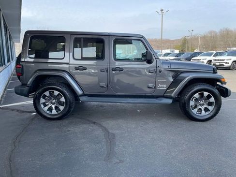 Used 2018 Jeep Wrangler Unlimited Sahara w/ Dual Top Group AWD/4WD image 4