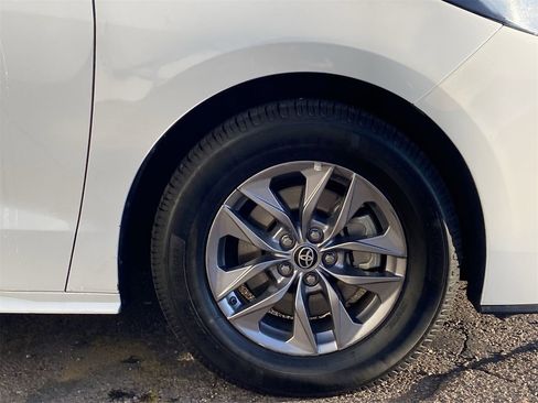 Used 2023 Toyota Sienna LE image 7