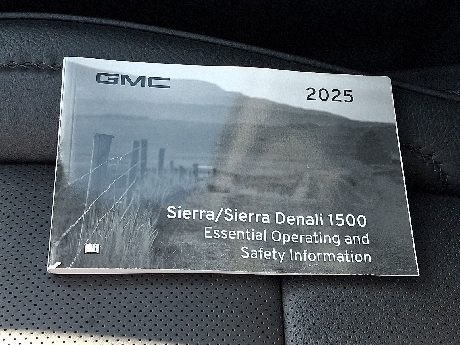 Used 2025 GMC Sierra 1500 Denali w/ Denali Reserve Package AWD/4WD image 31