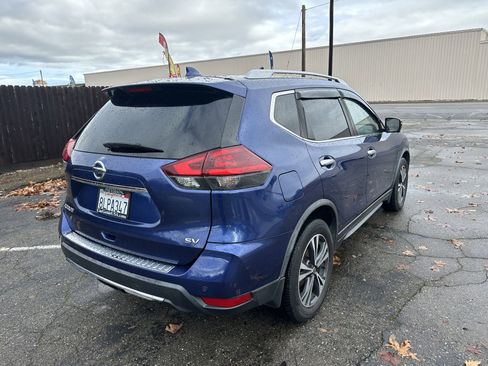Used 2019 Nissan Rogue SV w/ Premium Package image 8