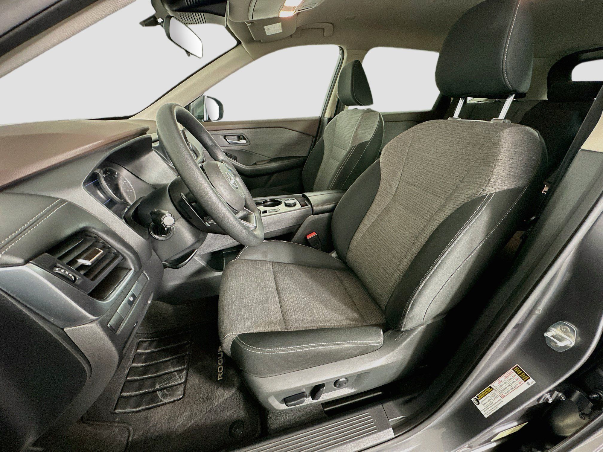 Used 2023 Nissan Rogue SV AWD/4WD image 13