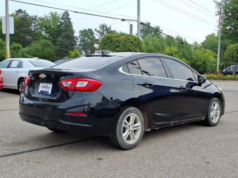 Used 2018 Chevrolet Cruze LT w/ LT Convenience Package FWD image 4