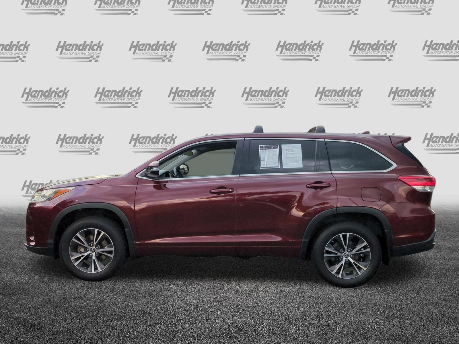 Used 2017 Toyota Highlander Plus AWD/4WD image 7