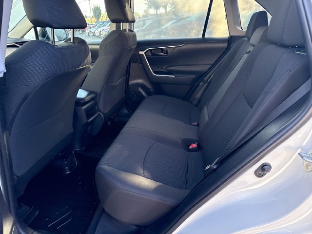 Used 2021 Toyota RAV4 LE FWD image 13