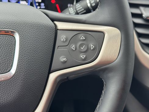 Used 2023 GMC Acadia Denali image 31