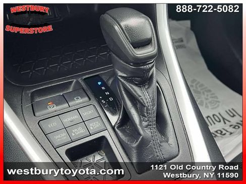 Used 2021 Toyota RAV4 LE AWD/4WD image 29